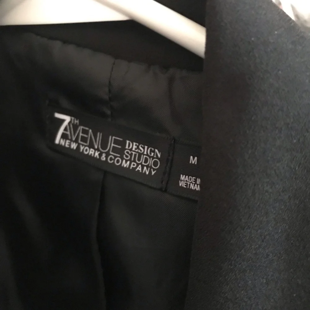 Gently Worn NY & Company Tuxedo Style Open Front Jacket/Blazer Black Size M - Picture 9 of 9